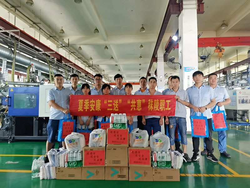 送清涼、送安全、送法律，秣陵街道總工會(huì)慰問(wèn)奧聯(lián)電子一線職工