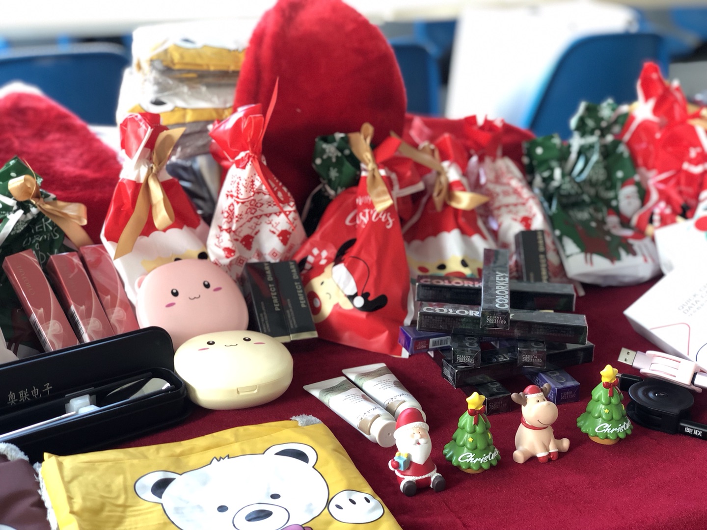 奧聯(lián)電子“雙旦”活動(dòng)圓滿完成